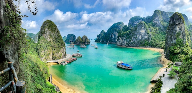 VIETNAM: Drumul Dragonului de la Nord la Sud PREMIUM TOURS 2027