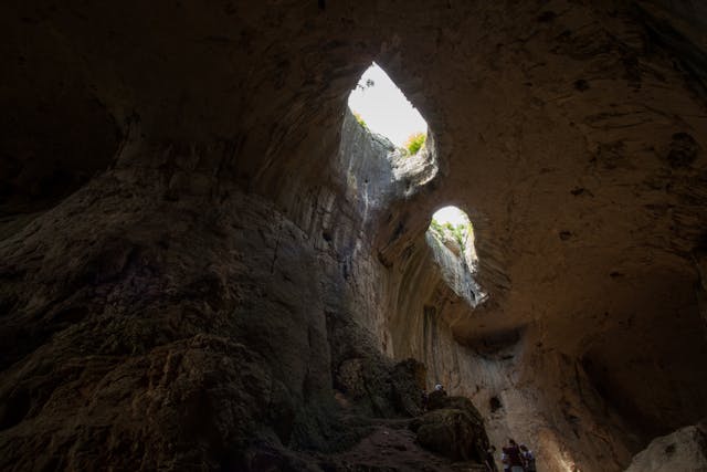 O zi cat o vacanta - Casutele Flintstone – Geoparkul Iskar - Panega – Pestera Prohodna “Ochii lui Dumnezeu