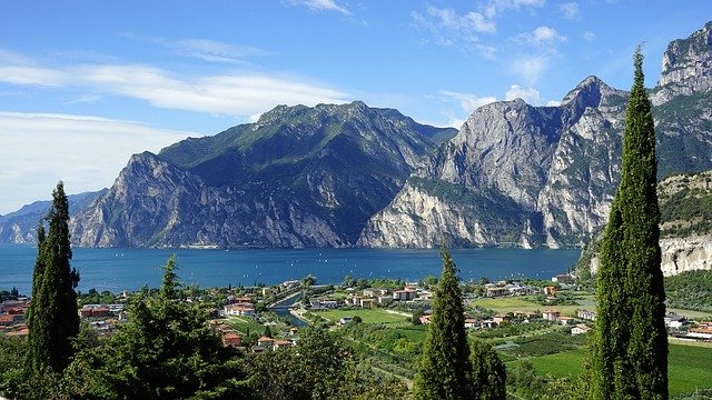 ITALIA - Marile Lacuri, Coasta de Azur si Insula Capri