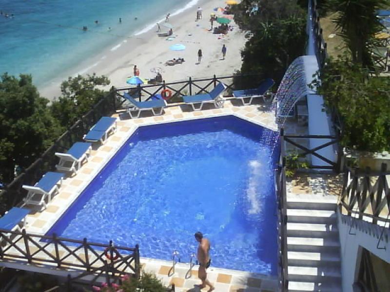 Karaoulanis Beach Hotel